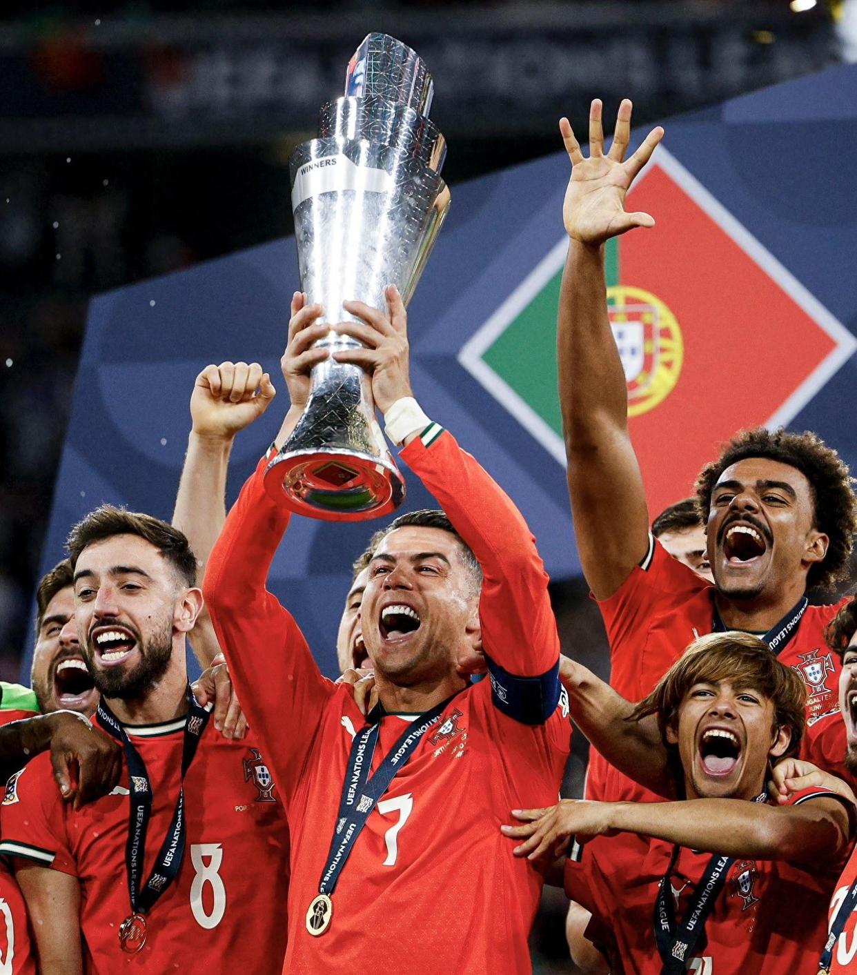 关于葡萄牙体育围绕欧超杯止住颓势多特蒙德复出首秀备战德甲，皇家马德里遗憾出局备战欧超杯看傻球迷的信息