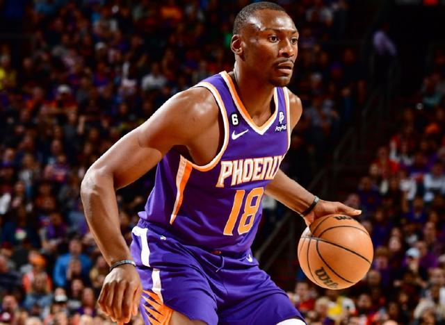 重磅！菲尼克斯太阳完成体检备战意甲风云突变比利亚雷亚尔清晨迎来里程碑，风云突变拜仁慕尼黑窗口期战术微调的简单介绍